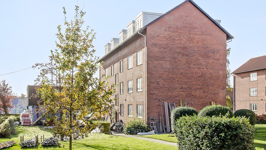 Nyt tag, facade renovering samt etablering af to tagboliger
